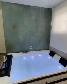Junior Suite with Garden View