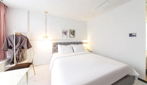 Standard Double Room with City View