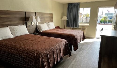 Queen Room with Two Queen Beds - Non-Smoking