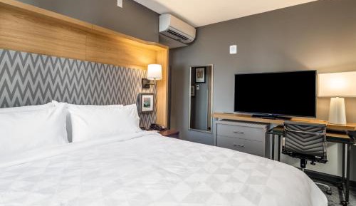 King Room - Mobility Access/Hearing Accessible