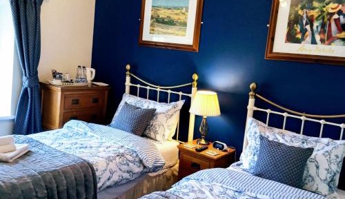 Triple Room / Twin Room with Private Bathroom