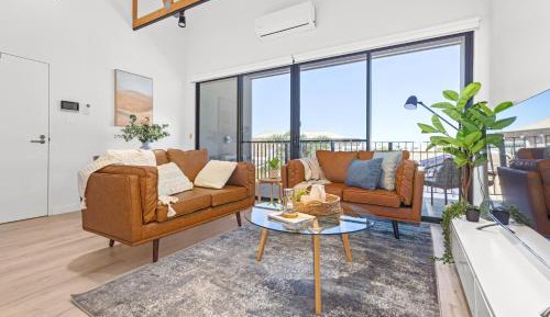 Two Bed One Bath Apartment With Parking