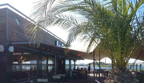 Apartment with Lake View