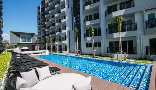 Junior Suite with Pool View