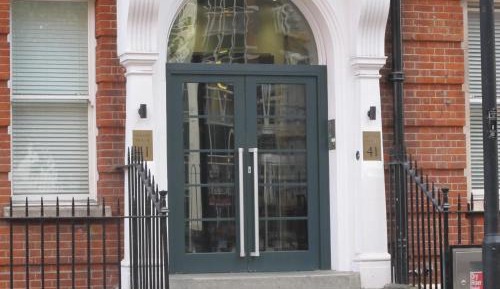 Deluxe One-Bedroom Apartment