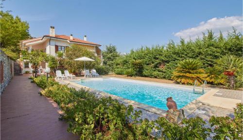 Three-Bedroom Holiday Home 