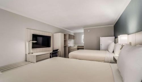 Queen Room with Two Queen Beds - Non Smoking