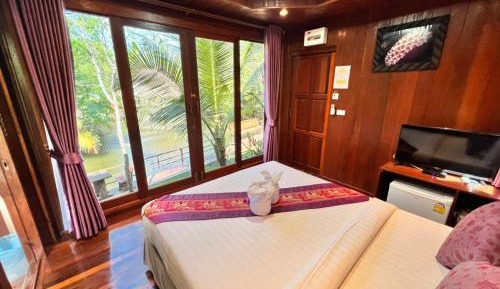 Deluxe Queen Room