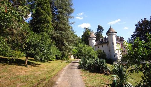 One-Bedroom Holiday Home