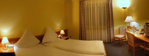 Double Room (1 Adult)