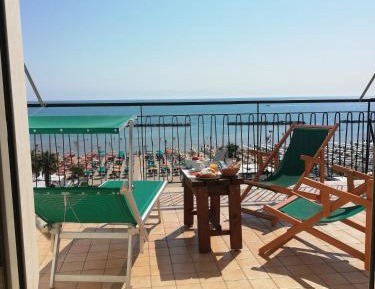 Deluxe Triple Room with Sea View