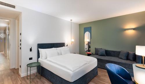 Deluxe Queen Room