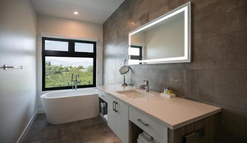 Suite with Lake View