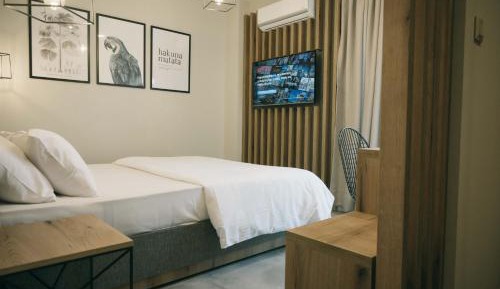Deluxe Double Room with Side Sea View