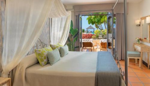 Two-Bedroom Apartment Suite with Pool Access