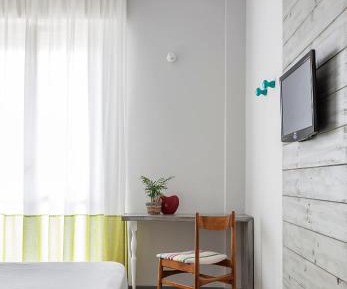 Deluxe Double Room (2 Adults + 1 Child)