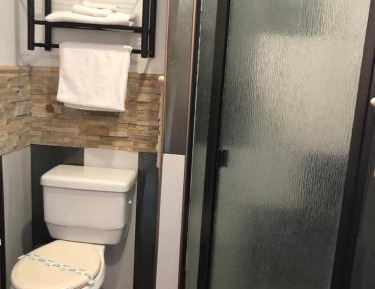 Queen Suite with Spa Bath