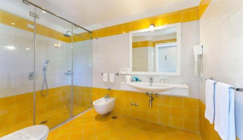 Suite with Hot Tub- Annex