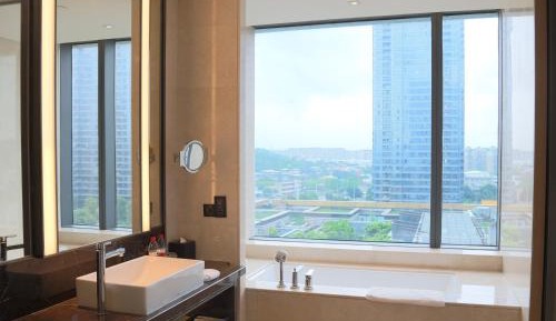 Deluxe King Room - Club Access