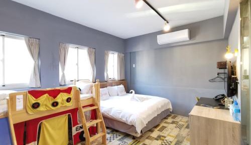 Kid-friendly Family Room with Kids Play bed