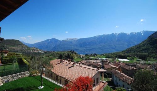 Apartment with Mountain View