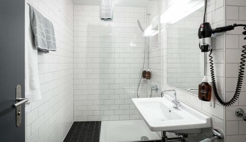 Standard Twin Room with Shared Bathroom