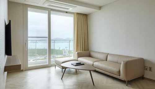 Resort Suite (Without Kitchenette, Ocean View)