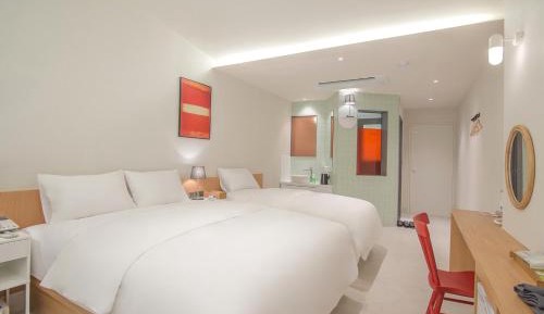 Deluxe Suite with Spa Bath