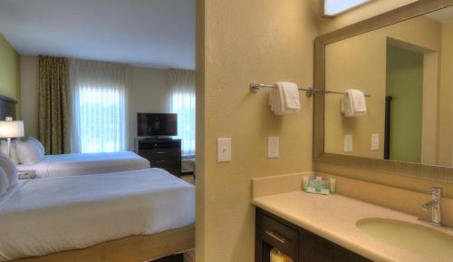 Queen Studio Suite with Two Queen Beds and Tub - Mobility/Communications Accessible