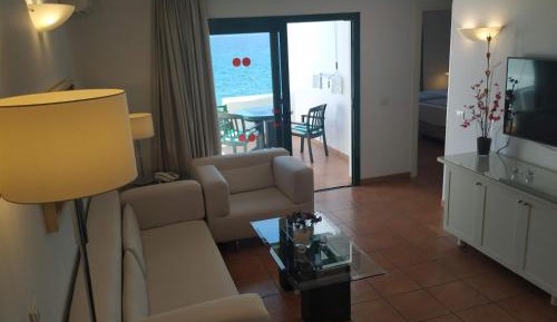 One-Bedroom Bungalow (1-2 Adults)