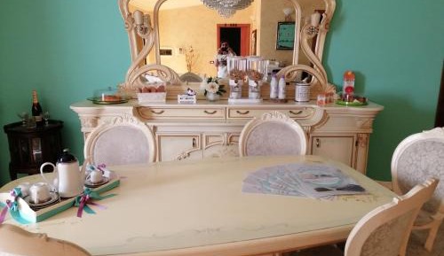 King Room with Balcony and shared Spa and Bathroom