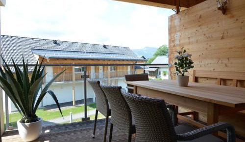 Apartment with Mountain View