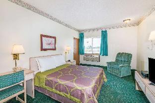 1 Queen Bed, Mobility Accessible Room, Bathtub w/ Grab Bars, Non-Smoking