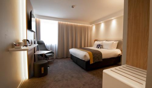 Standard Queen Room - Free Breakfast