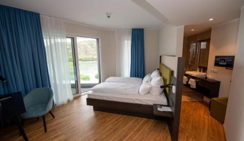 Deluxe Double Room with Balcony and River View