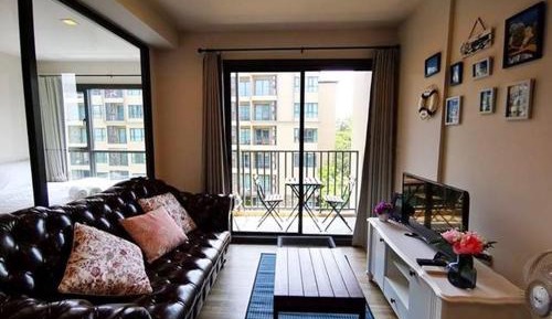 Apartment with Pool View 