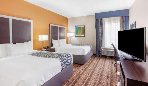 Queen Room with Two Queen Beds and Bath Tub - Mobility/Hearing Accessible - Non-Smoking