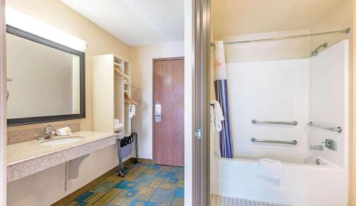 Double Room with Mobility/Hearing Impaired Access - Non-Smoking