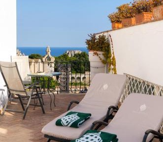 Deluxe Double Room with Side Sea View