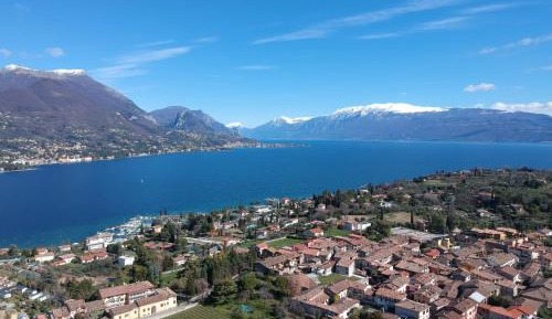 Apartment with Lake View
