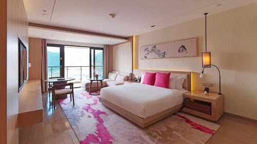 King Room with Side Sea View - Non-Smoking