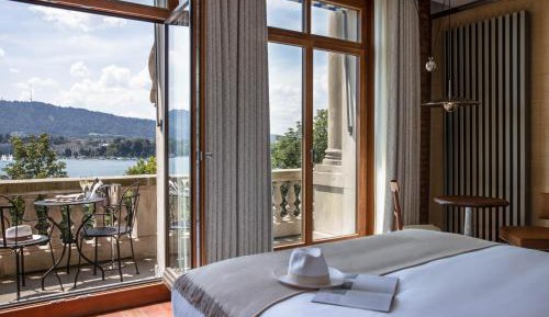 Lakeview Room