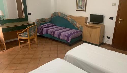 Deluxe Room (2 Adults + 1 Child)