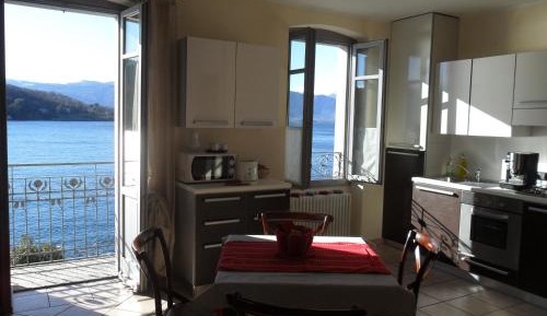 One-Bedroom Apartment with Balcony - Split Level