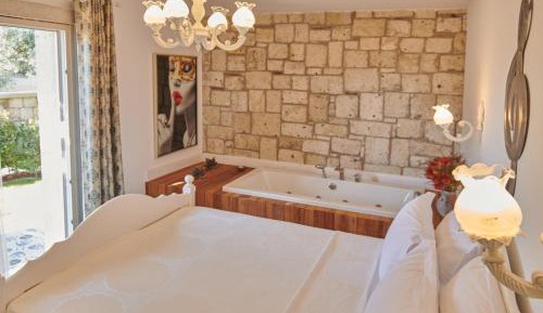 Deluxe Double Room with Bath
