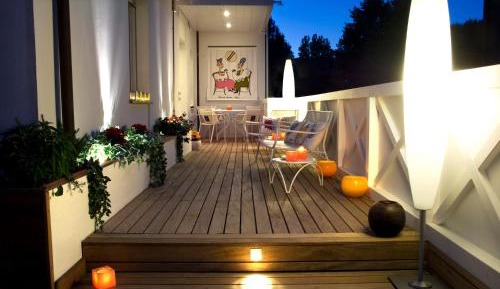 Deluxe One-Bedroom Apartment