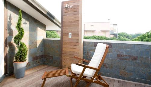 Deluxe One-Bedroom Apartment with Terrace - Attic