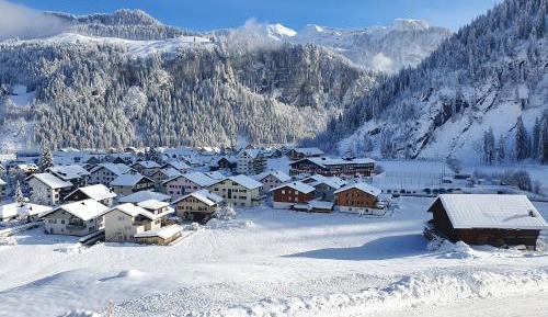 Double Room with Mountain View and Shared Bathroom