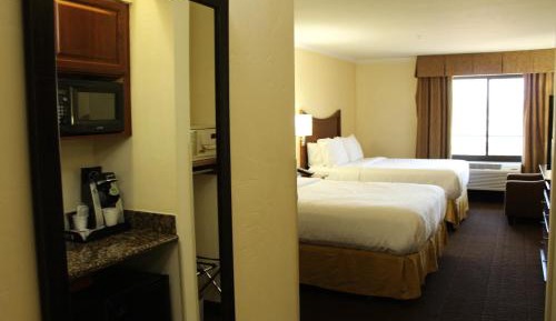 Suite - Hearing Accessible - Non-Smoking
