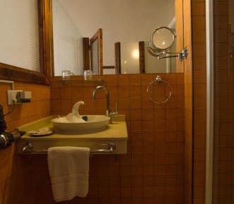 Single Room with Shower - Top Floor